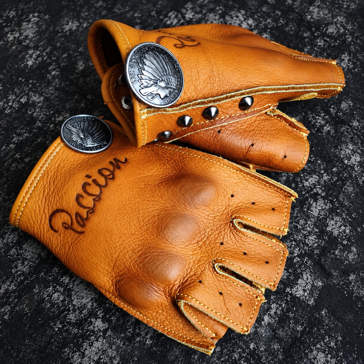 Daniel Gloves