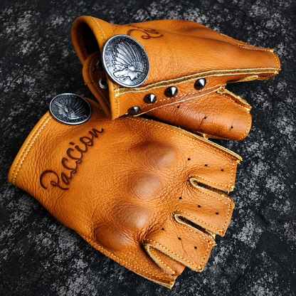 Daniel Gloves