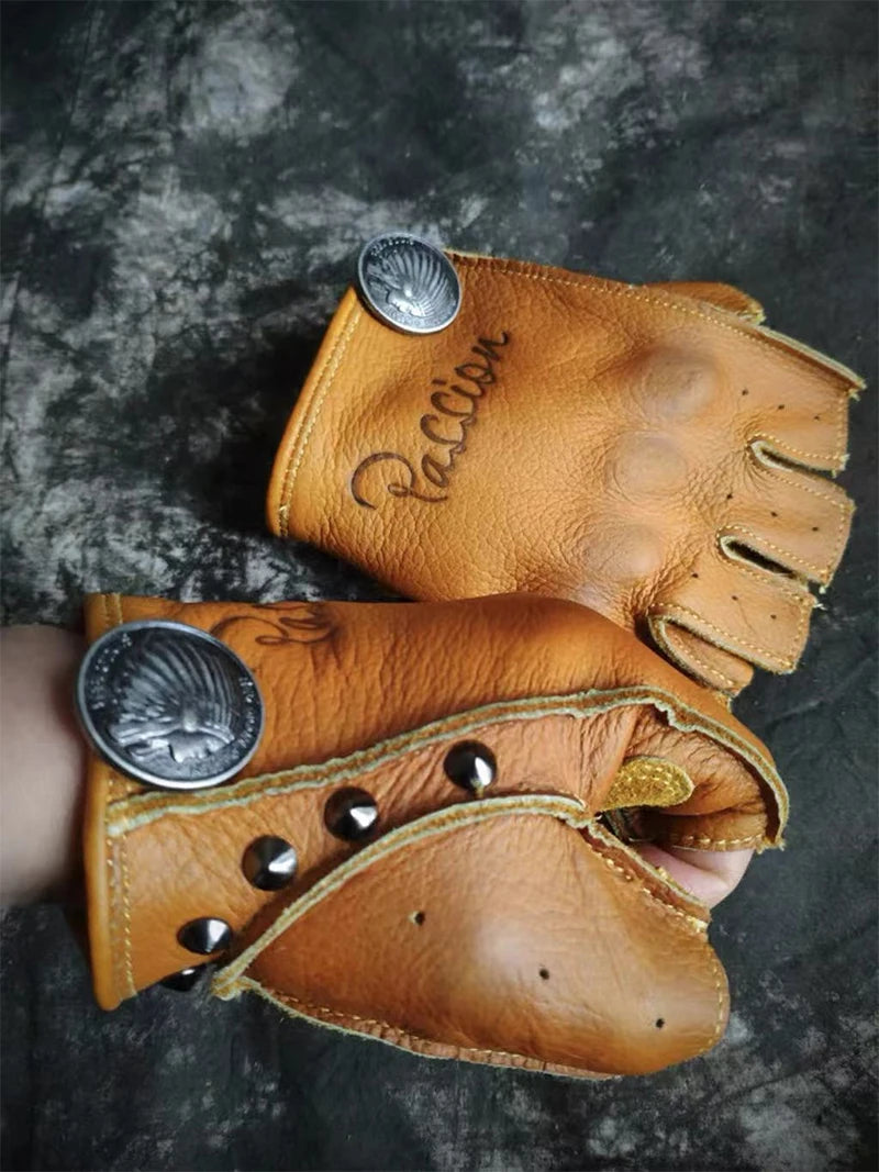Daniel Gloves